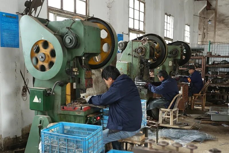 Metal Christmas Tree Collar Production